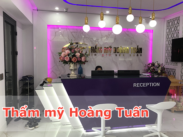 Cửa tự động tại thẩm mỹ Hoàng Tuấn