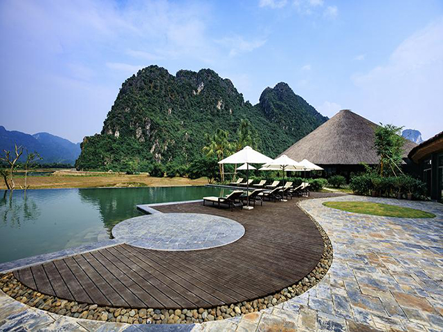 Cửa tự động tại Serena Kim Bôi Hòa Bình