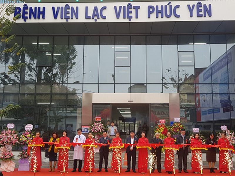 Cửa bệnh viện Hàn Quốc tại Bệnh viện Lạc Việt Phúc Yên 