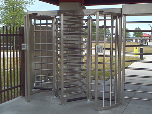 sonha-cong-xoay-full-height-turnlock-100-al-01.jpg